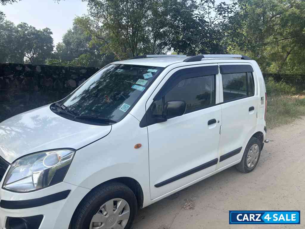 White Maruti Suzuki Wagon R LXICNG White Maruti Suzuki Wagon R LXICNG