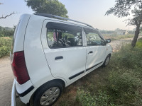 White Maruti Suzuki Wagon R LXICNG