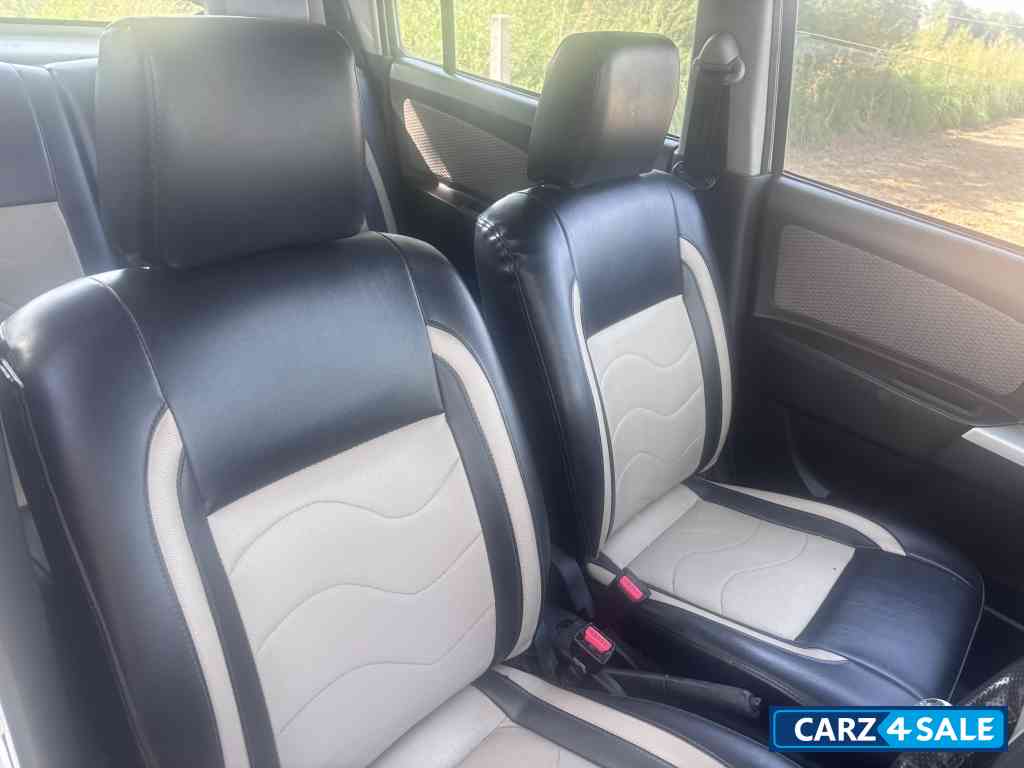 White Maruti Suzuki Wagon R LXICNG White Maruti Suzuki Wagon R LXICNG