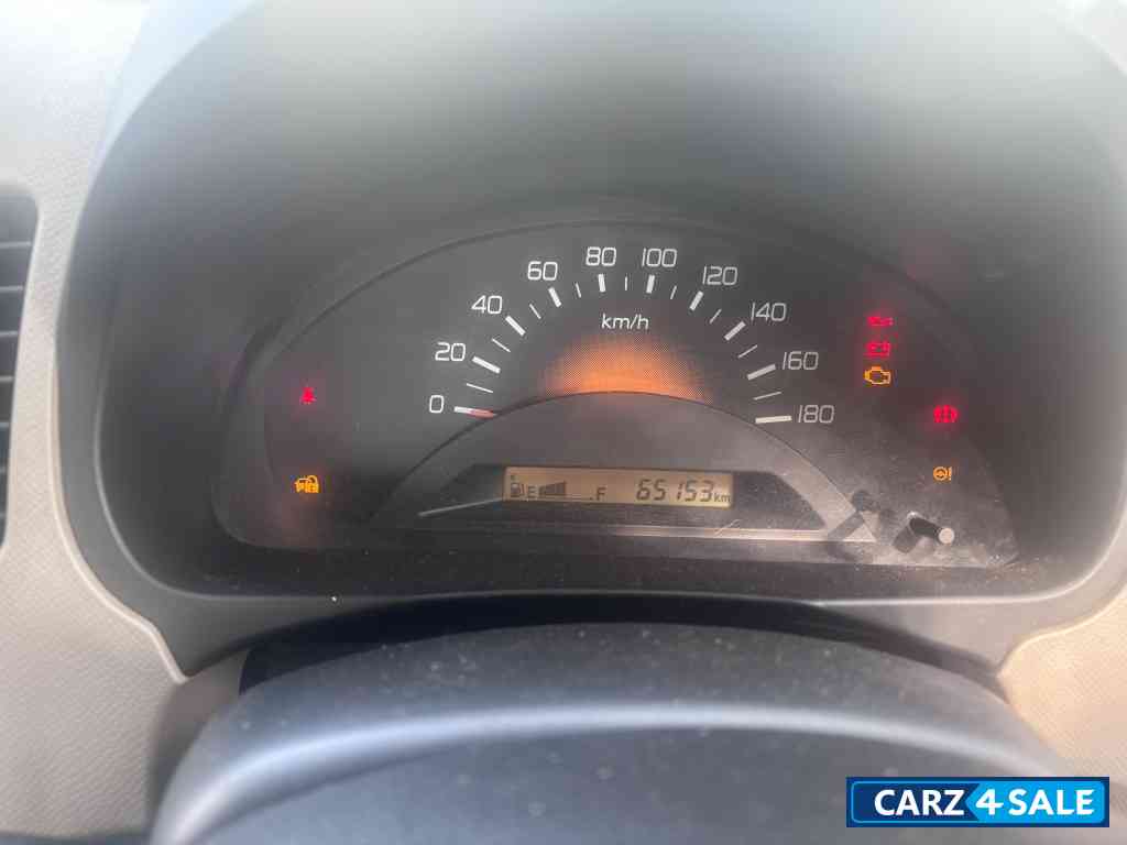 White Maruti Suzuki Wagon R LXICNG White Maruti Suzuki Wagon R LXICNG