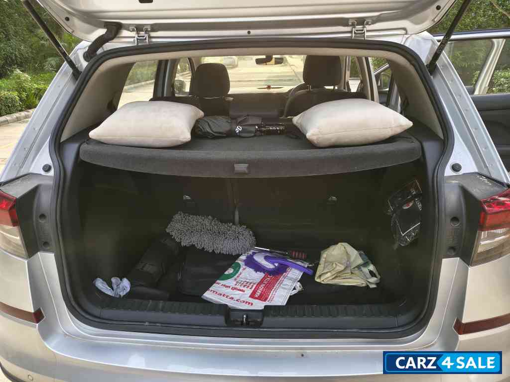 Silver Skoda Kushaq Style 1.0 automatic Silver Skoda Kushaq Style 1.0 automatic