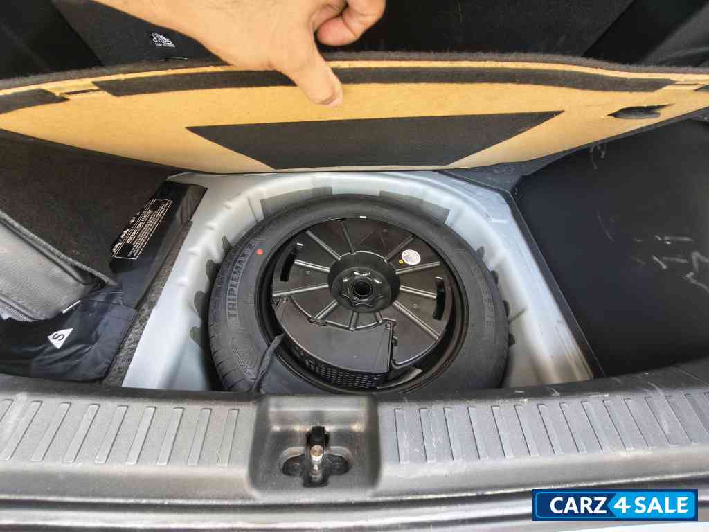 Silver Skoda Kushaq Style 1.0 automatic Silver Skoda Kushaq Style 1.0 automatic