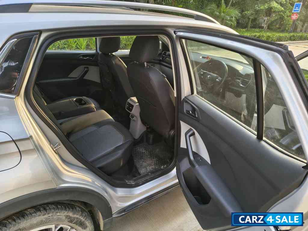 Silver Skoda Kushaq Style 1.0 automatic Silver Skoda Kushaq Style 1.0 automatic