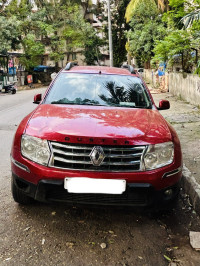 Red Renault Duster RXL