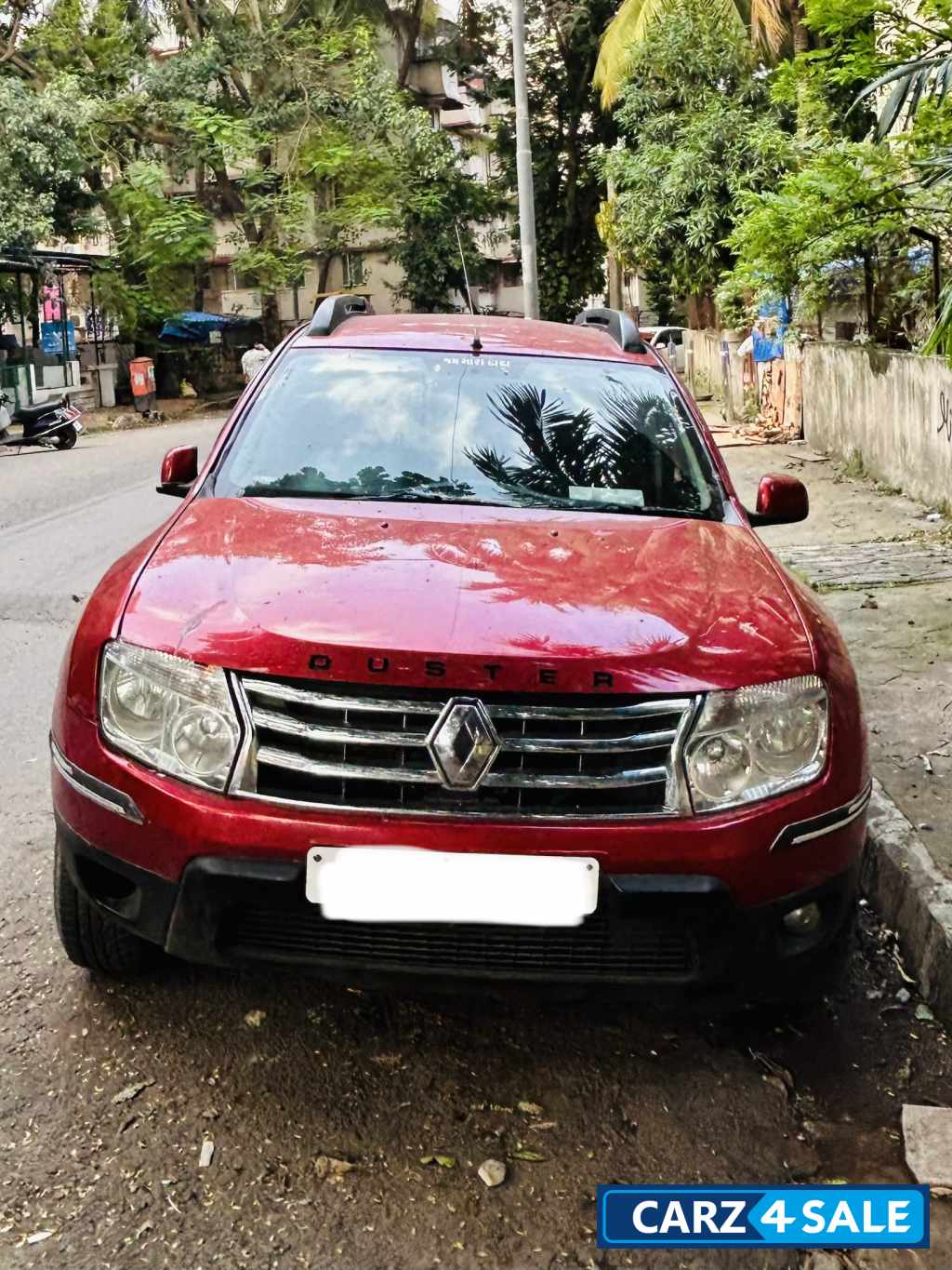Red Renault Duster RXL