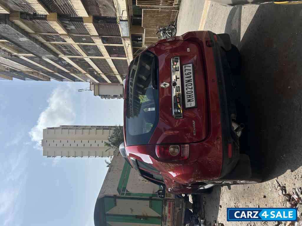 Red Renault Duster RXL