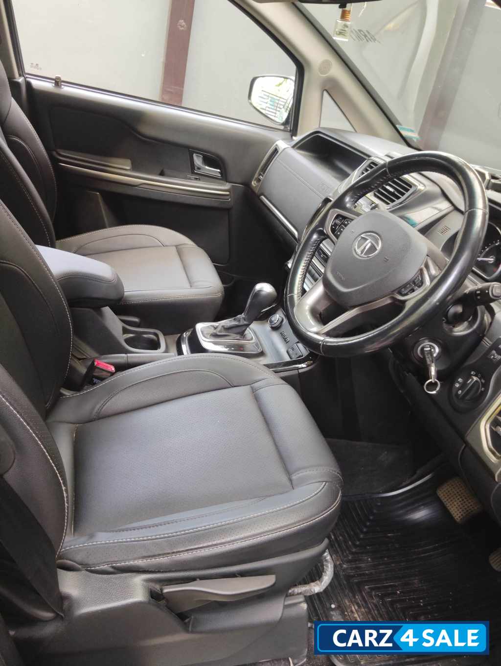 Blue Tata Hexa XTA AUTOMATIC Top model