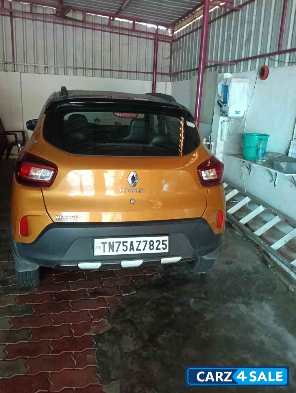 Orange Renault Kwid Climber