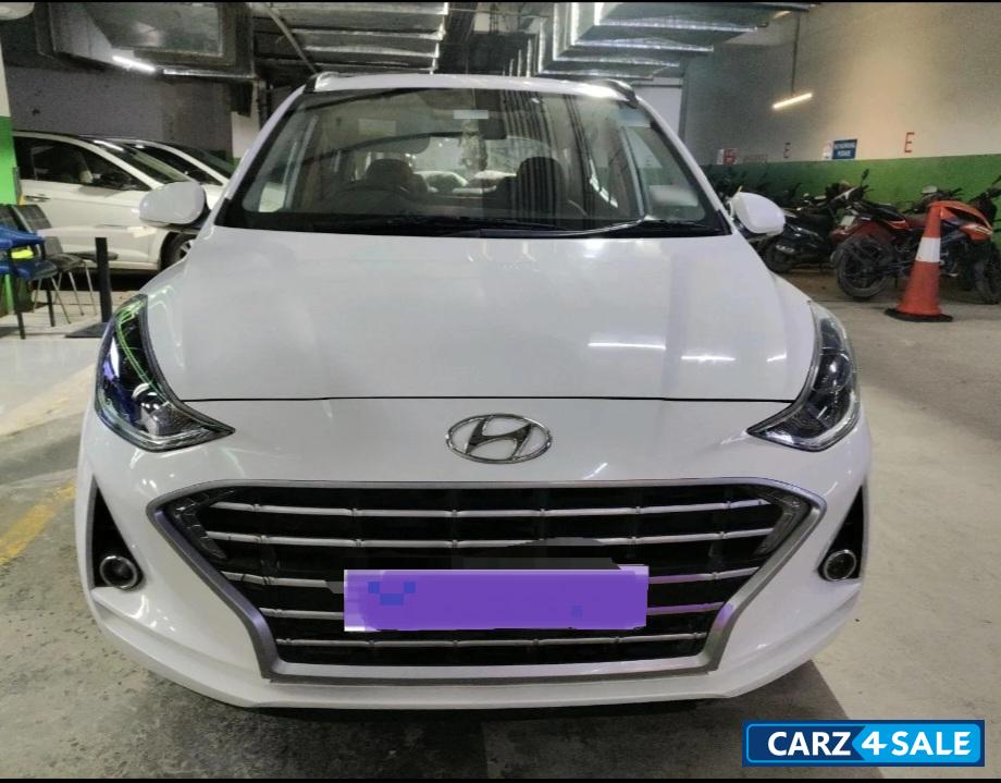 Polar White Hyundai i10 Sportz AMT