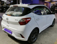 Polar White Hyundai i10 Sportz AMT