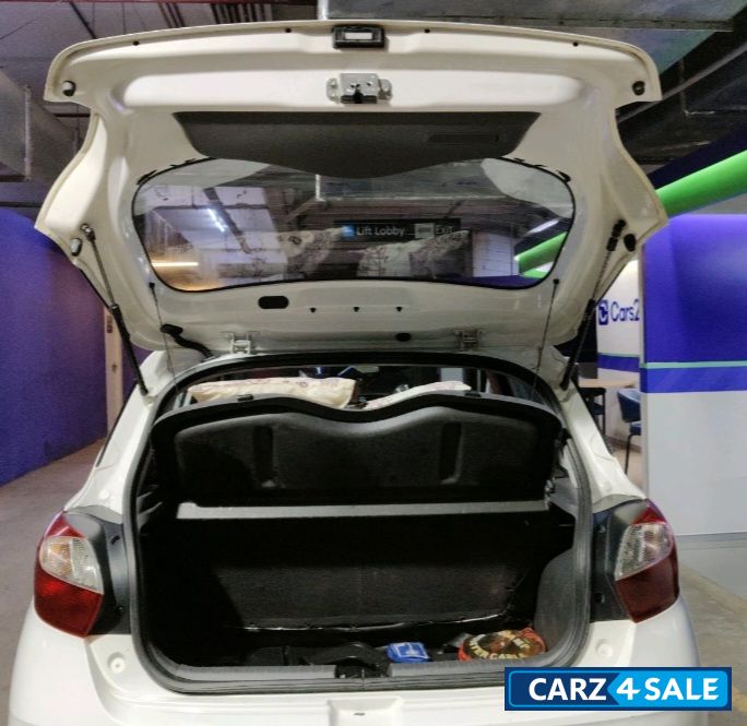 Polar White Hyundai i10 Sportz AMT