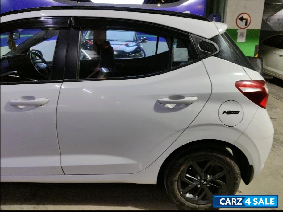 Polar White Hyundai i10 Sportz AMT