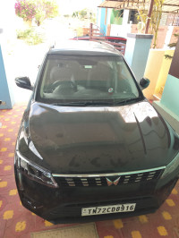 Mahindra XUV300 W8.