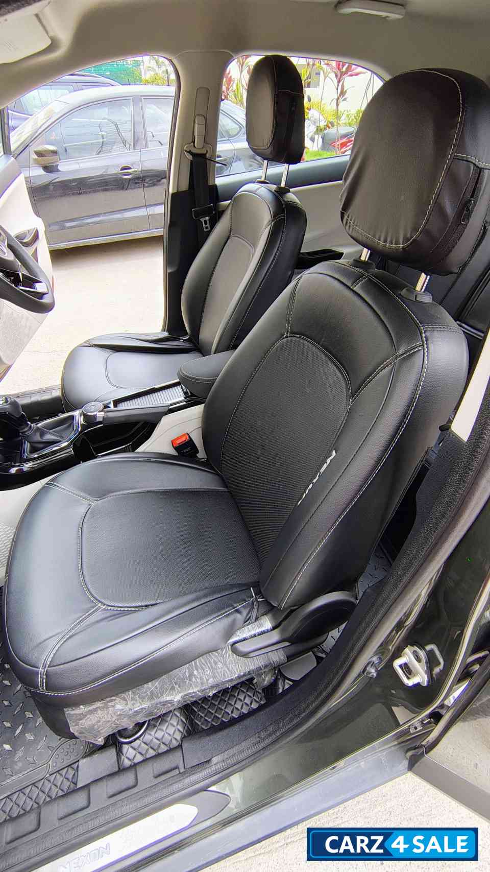 Foliage Green Tata Nexon XZ+ Foliage Green Tata Nexon XZ+