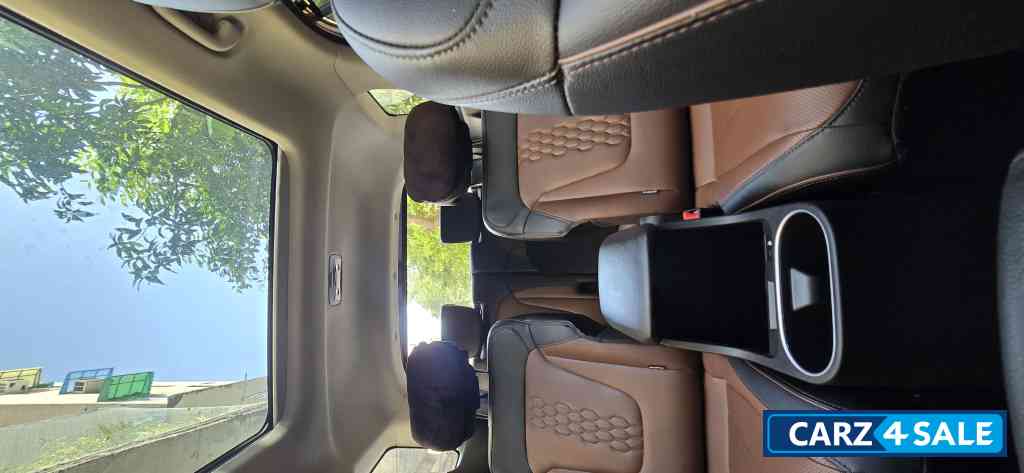 Hyundai Alcazar Signature 2.0,AT,six seater Hyundai Alcazar Signature 2.0,AT,six seater