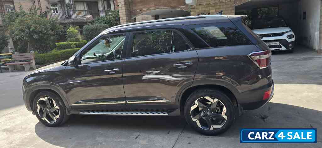 Hyundai Alcazar Signature 2.0,AT,six seater Hyundai Alcazar Signature 2.0,AT,six seater