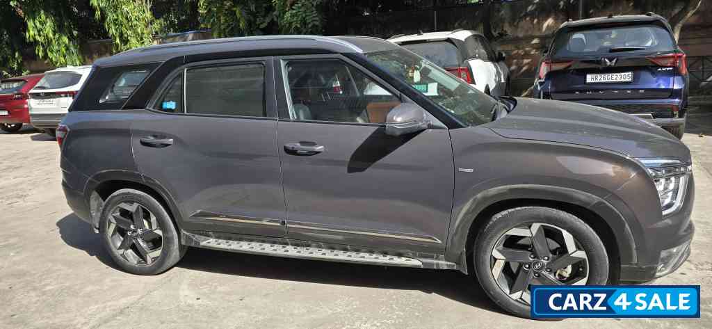Hyundai Alcazar Signature 2.0,AT,six seater Hyundai Alcazar Signature 2.0,AT,six seater