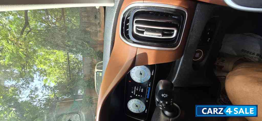 Hyundai Alcazar Signature 2.0,AT,six seater Hyundai Alcazar Signature 2.0,AT,six seater