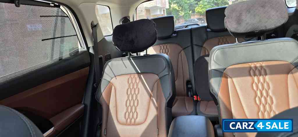 Hyundai Alcazar Signature 2.0,AT,six seater Hyundai Alcazar Signature 2.0,AT,six seater