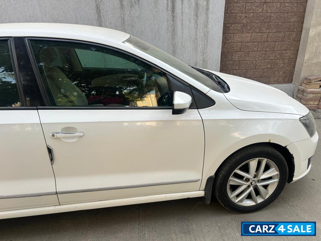 Candy White Skoda Rapid Petrol Candy White Skoda Rapid Petrol