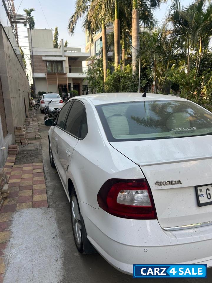 Candy White Skoda Rapid Petrol Candy White Skoda Rapid Petrol