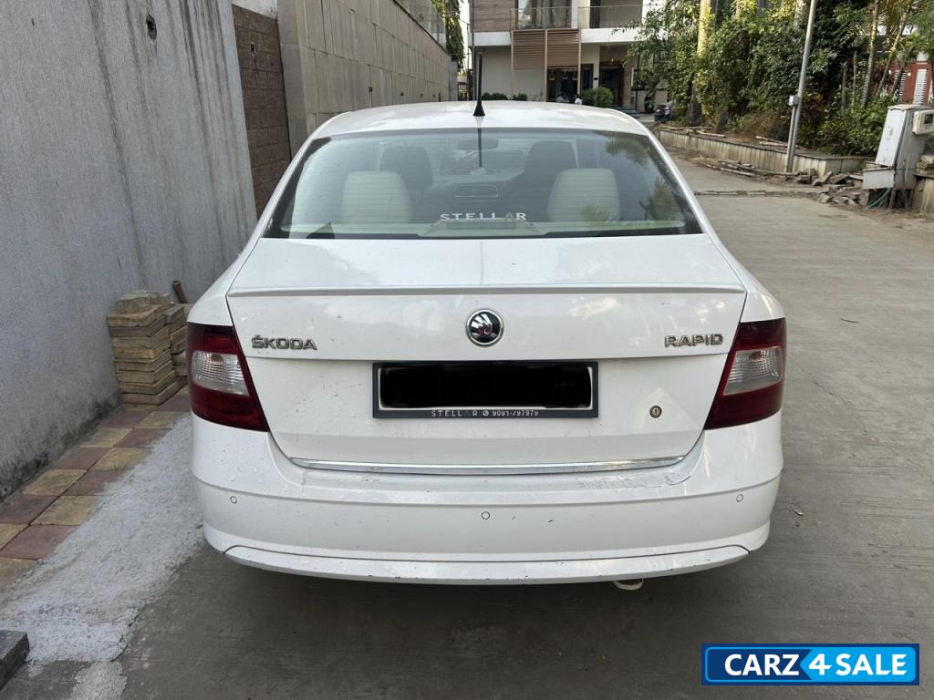 Candy White Skoda Rapid Petrol Candy White Skoda Rapid Petrol