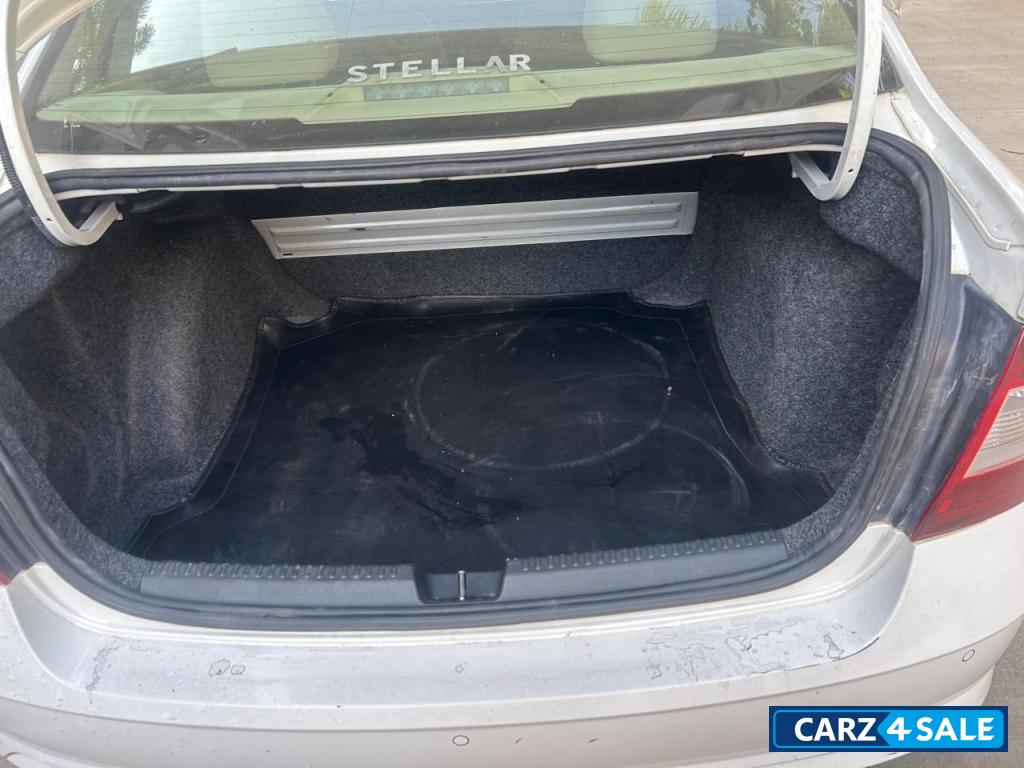 Candy White Skoda Rapid Petrol Candy White Skoda Rapid Petrol
