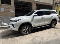 Pearl White Toyota Fortuner 4*2 AT diesel pearl white