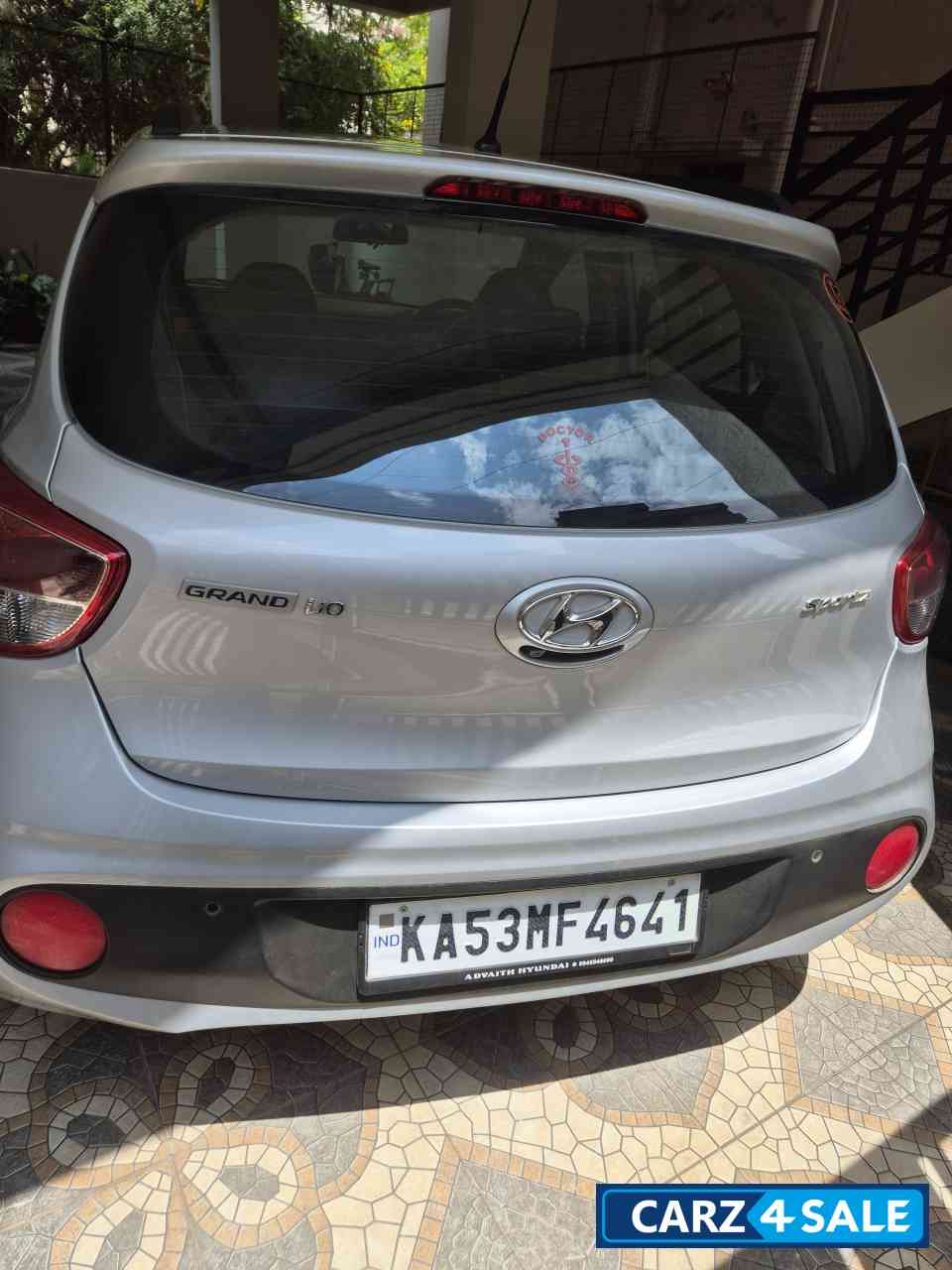 Hyundai i10 Sportz Hyundai i10 Sportz