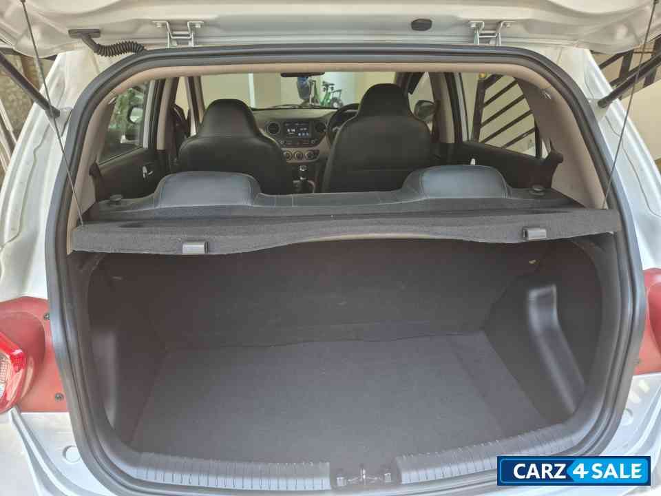 Hyundai i10 Sportz Hyundai i10 Sportz