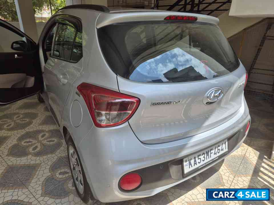 Hyundai i10 Sportz Hyundai i10 Sportz