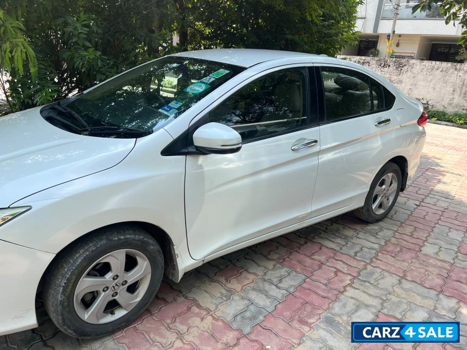 White Honda City V MT