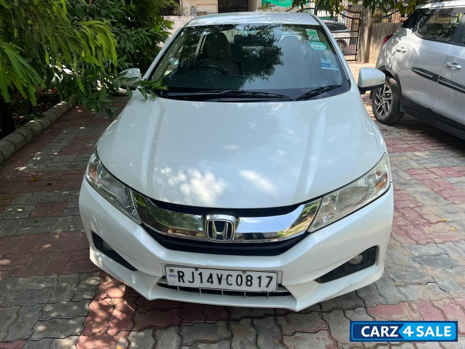 White Honda City V MT White Honda City V MT