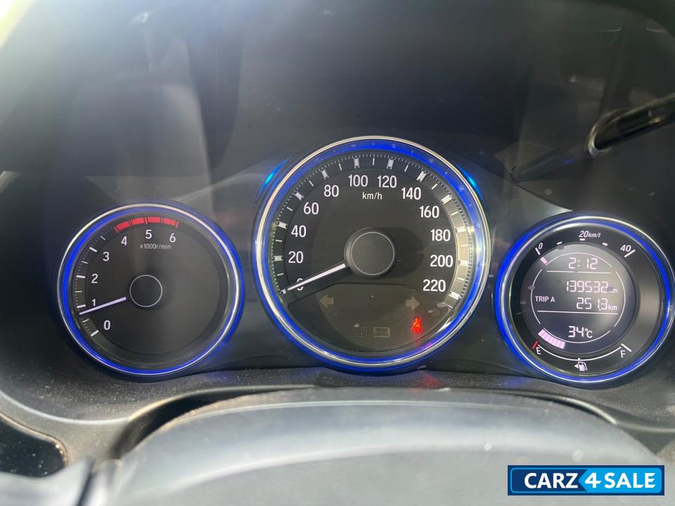 White Honda City V MT White Honda City V MT
