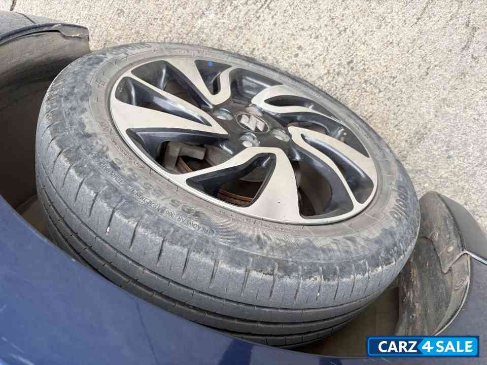 Maruti Suzuki Baleno Zeta petrol manual