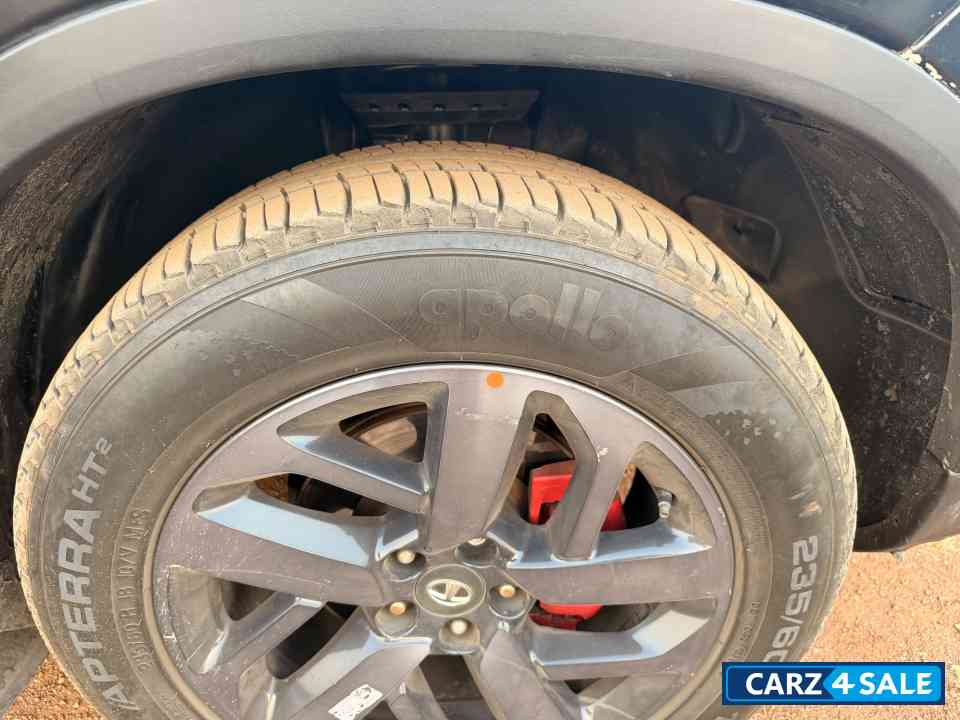 Black Tata Safari XZA PLUS DARK EDETION Black Tata Safari XZA PLUS DARK EDETION