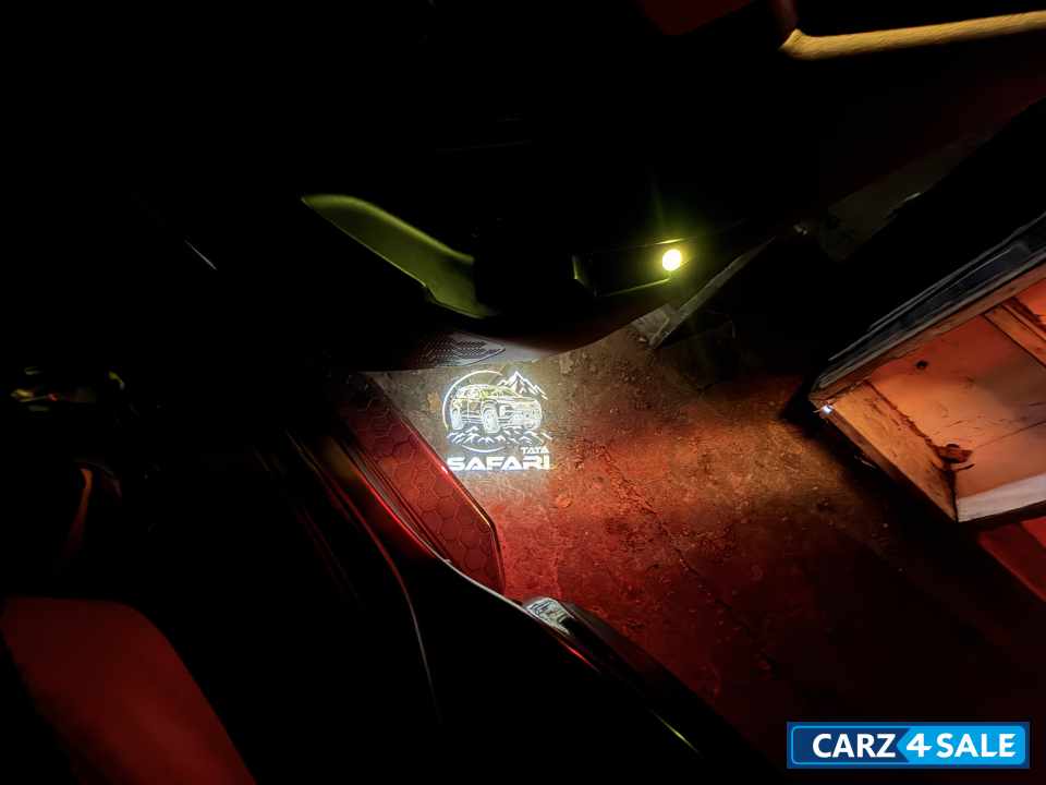 Black Tata Safari XZA PLUS DARK EDETION Black Tata Safari XZA PLUS DARK EDETION