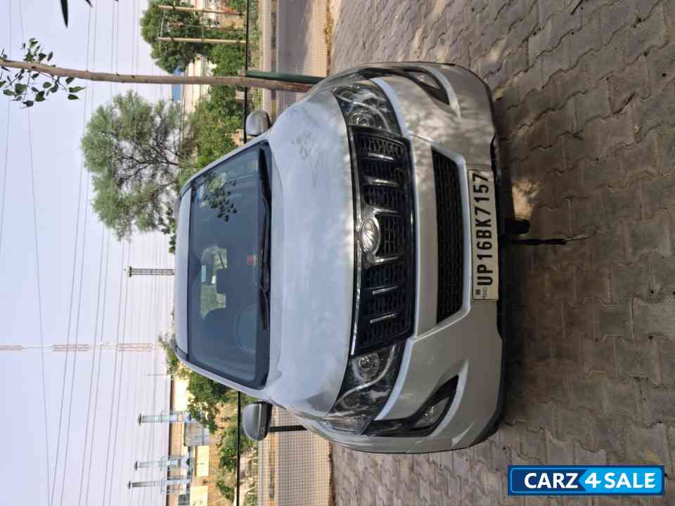 Mahindra XUV 500 W6