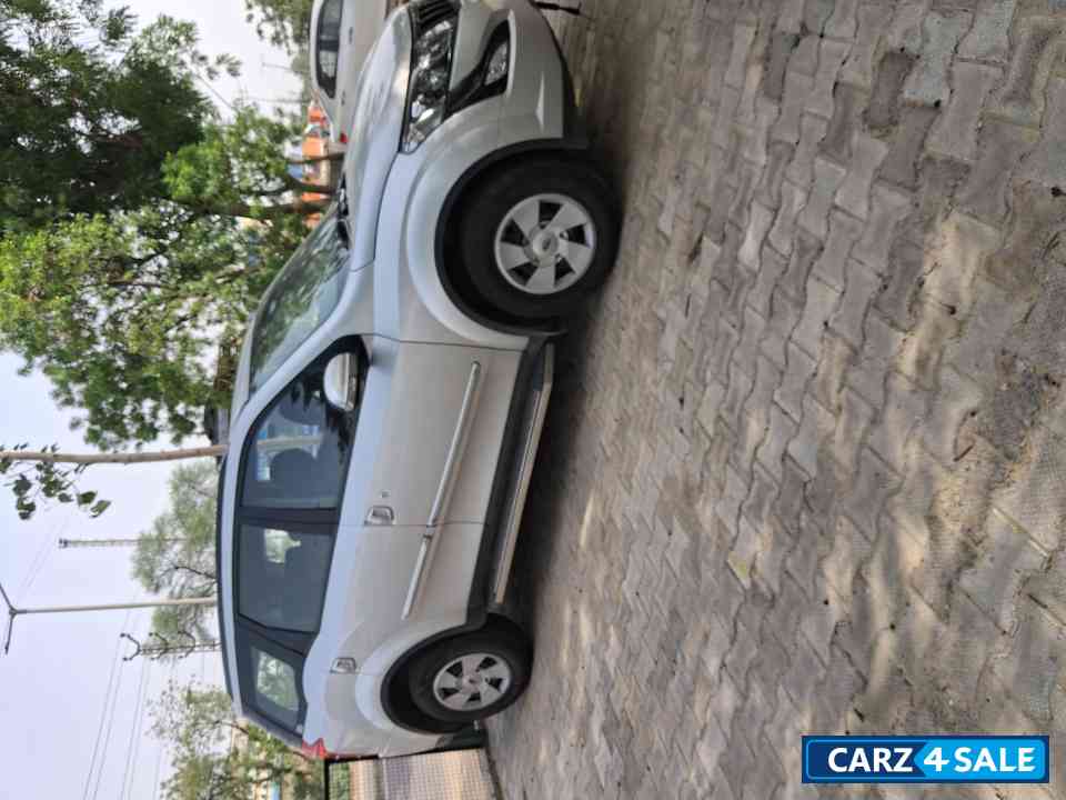 Mahindra XUV 500 W6 Mahindra XUV 500 W6
