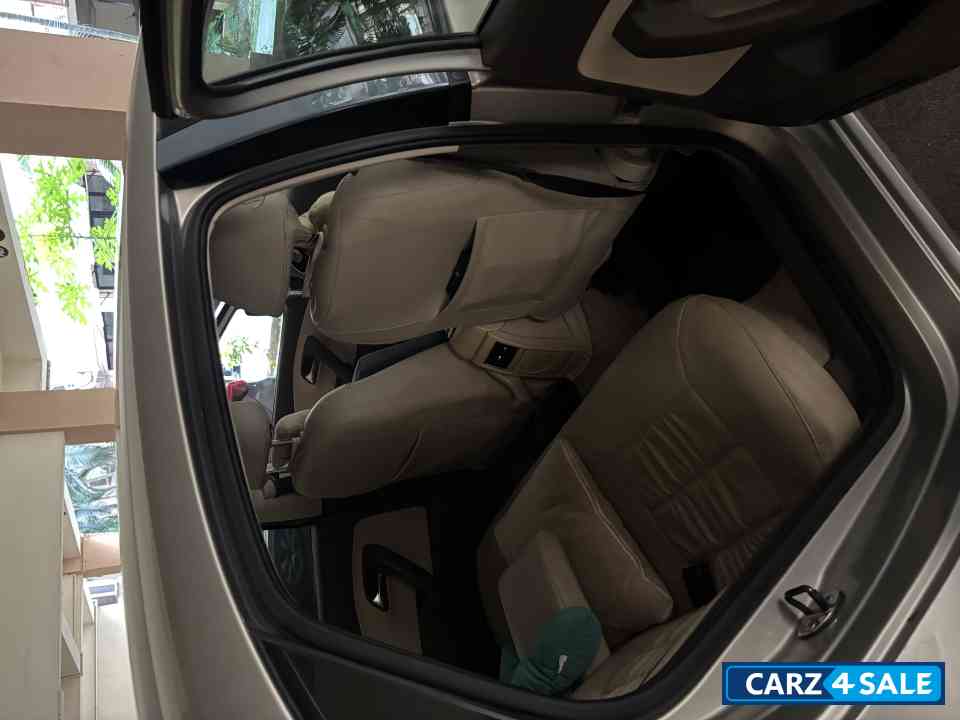 Terra Beige Volkswagen Vento Highline Terra Beige Volkswagen Vento Highline