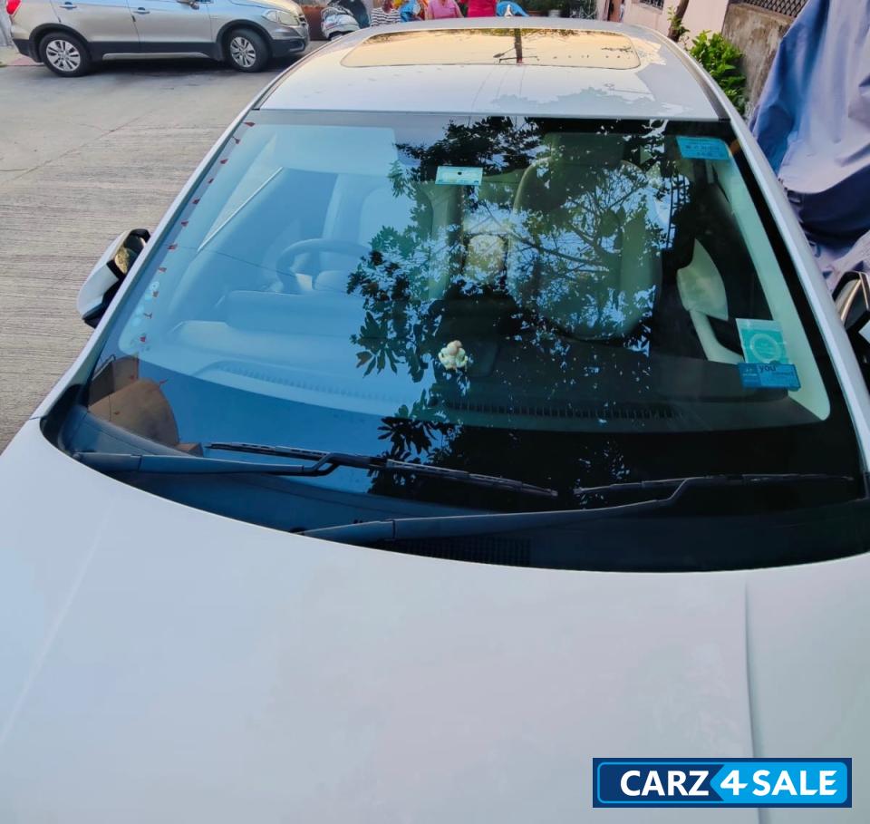 White Hyundai Verna 2023 New Model White Hyundai Verna 2023 New Model