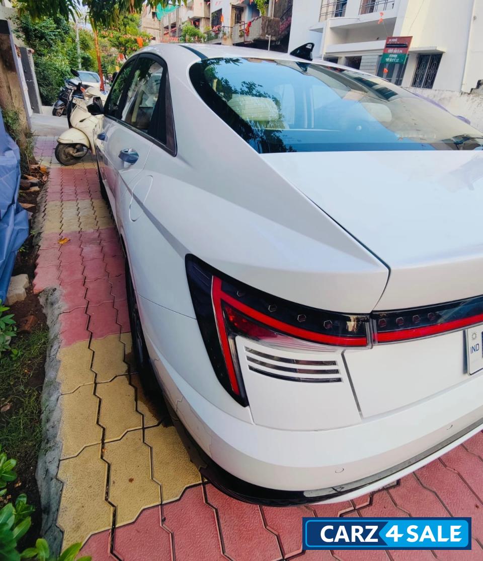 White Hyundai Verna 2023 New Model White Hyundai Verna 2023 New Model