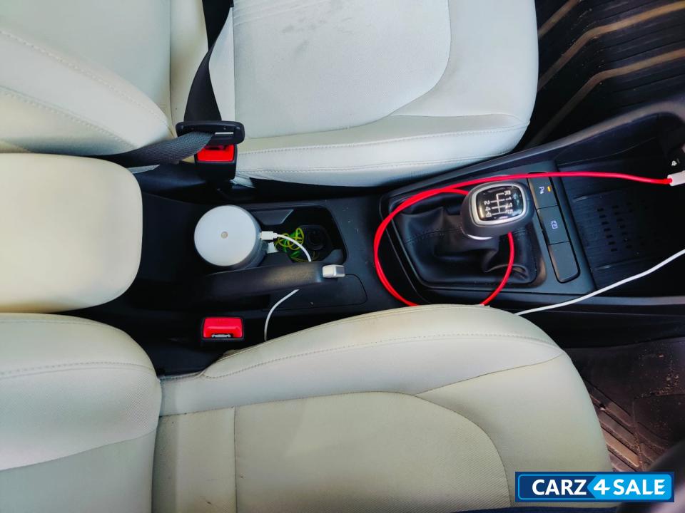 White Hyundai Verna 2023 New Model White Hyundai Verna 2023 New Model