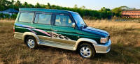 Siver Green Toyota Qualis RS variant