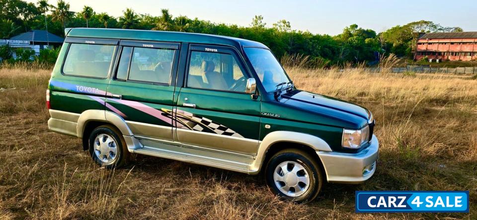 Siver Green Toyota Qualis RS variant