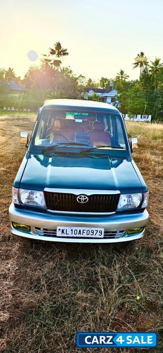 Siver Green Toyota Qualis RS variant