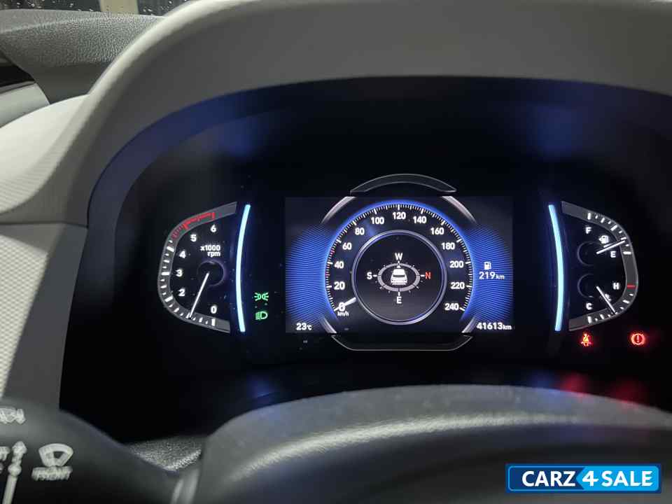 Silver Hyundai Creta SXO diesel manual
