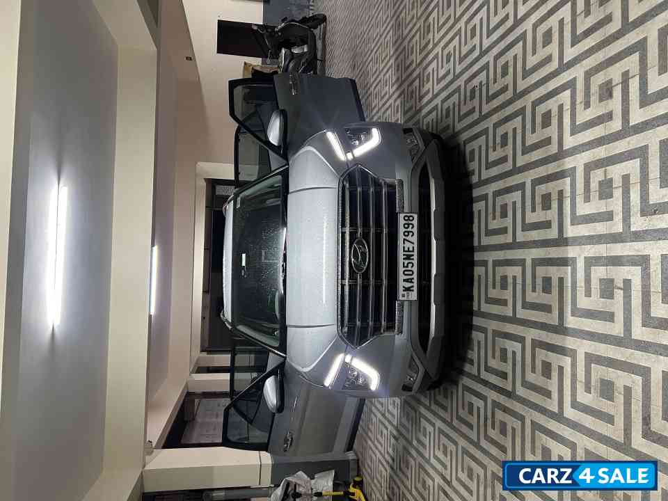 Silver Hyundai Creta SXO diesel manual