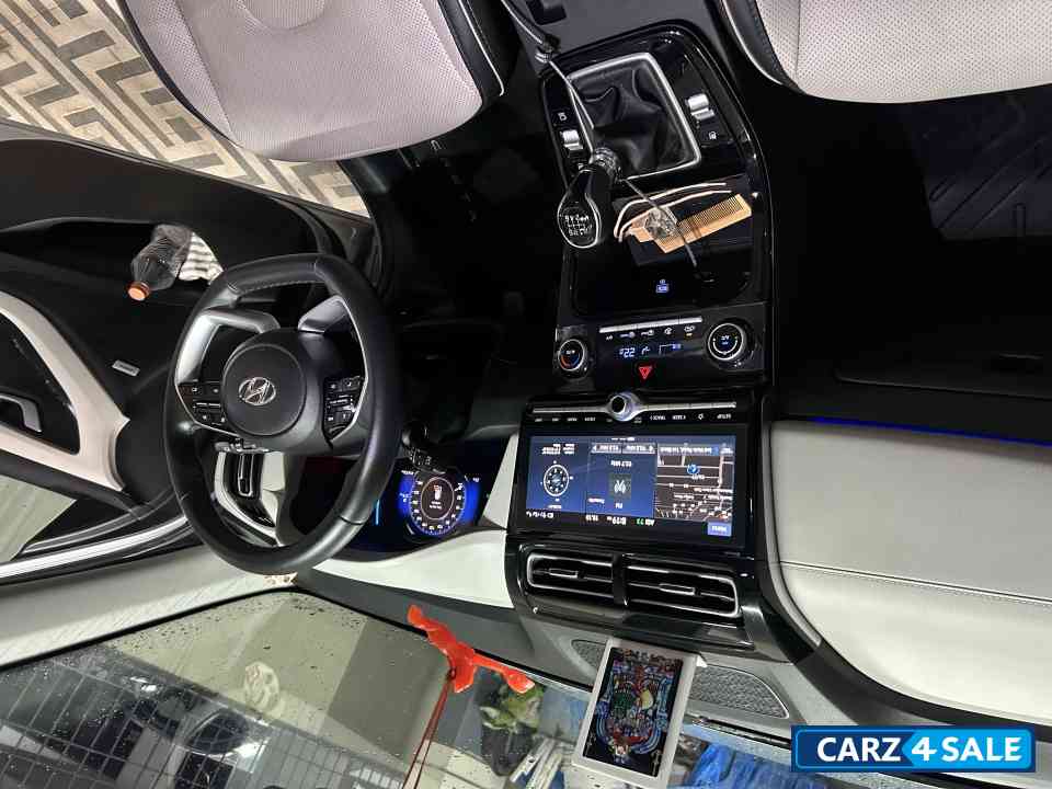 Silver Hyundai Creta SXO diesel manual