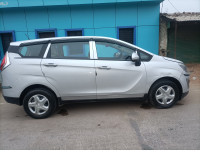 Silver Mahindra Marazzo M4